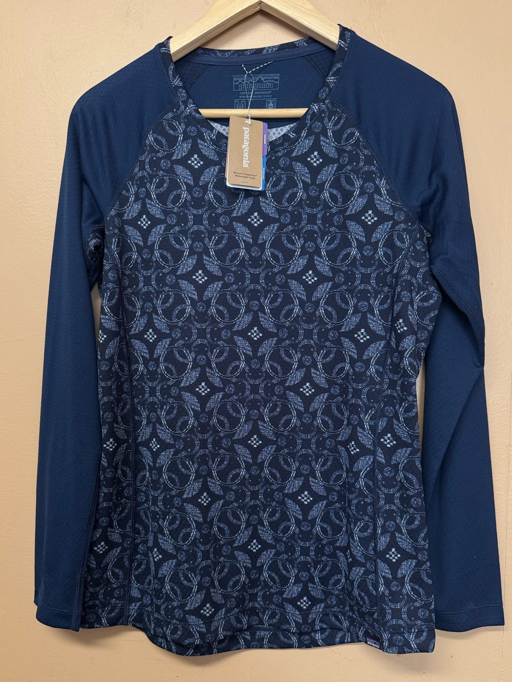 Patagonia Women’s Capilene Midweight Base Layer Crew Shirt Size M Navy NWT